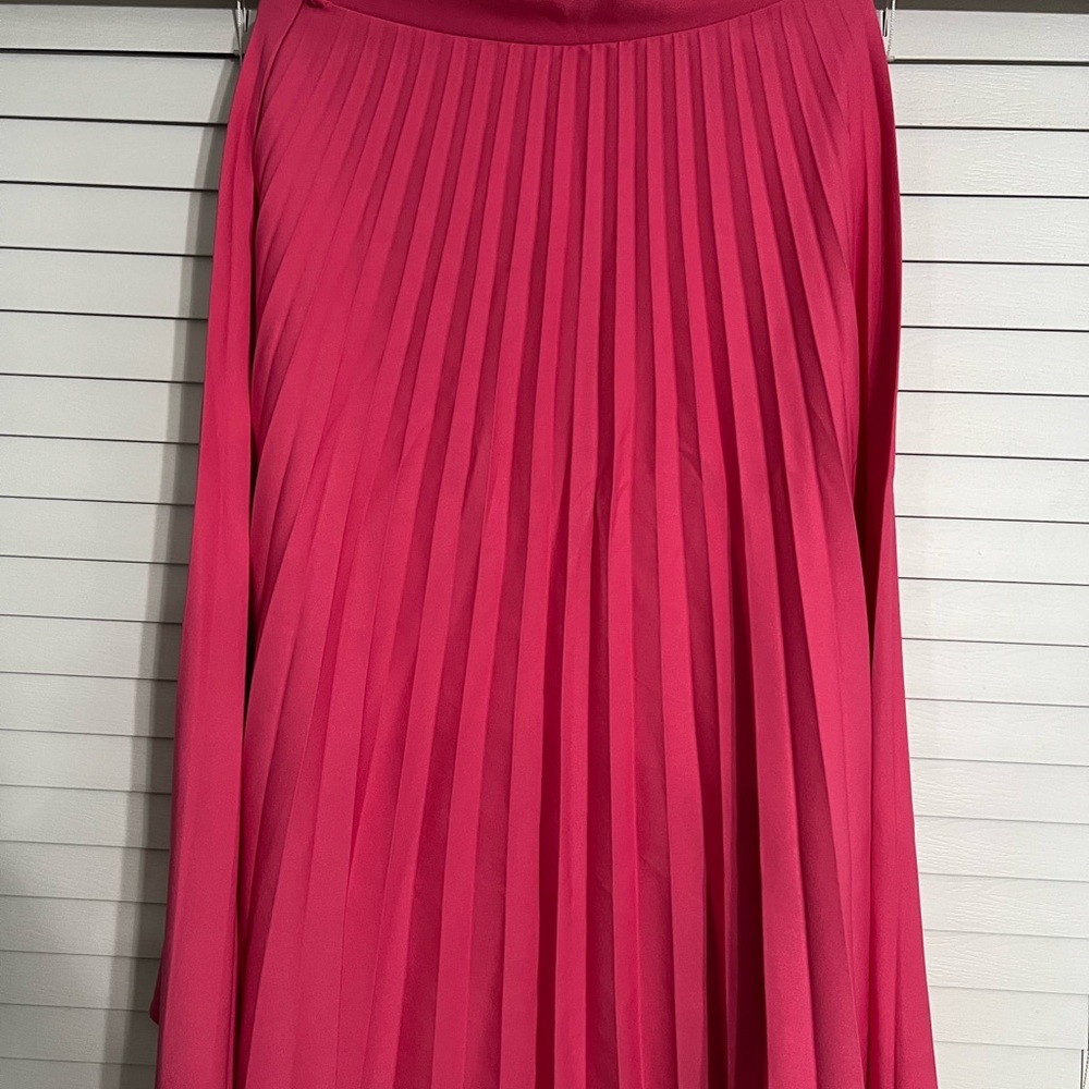 Elegant Pink Pleated Skirt